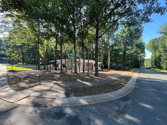 2 bed, 1.0 bath, 960 sqft, $1,600 — Photo 3
