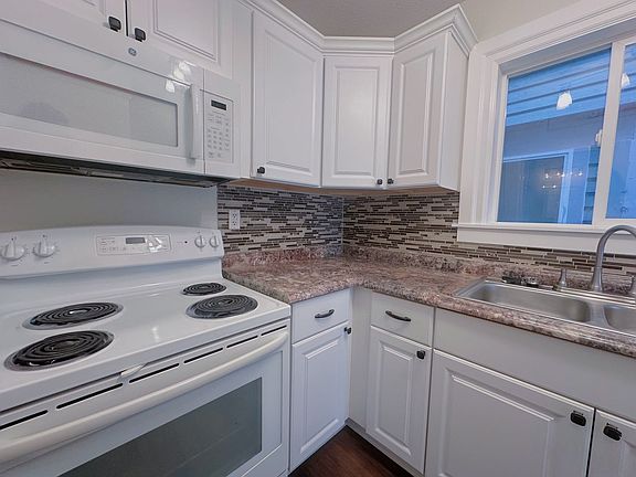 5th image of 2922 Hoyt Ave #101