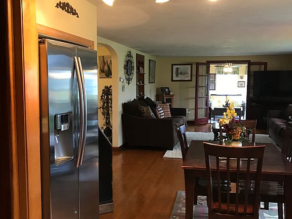 2nd image of 549 E Main St