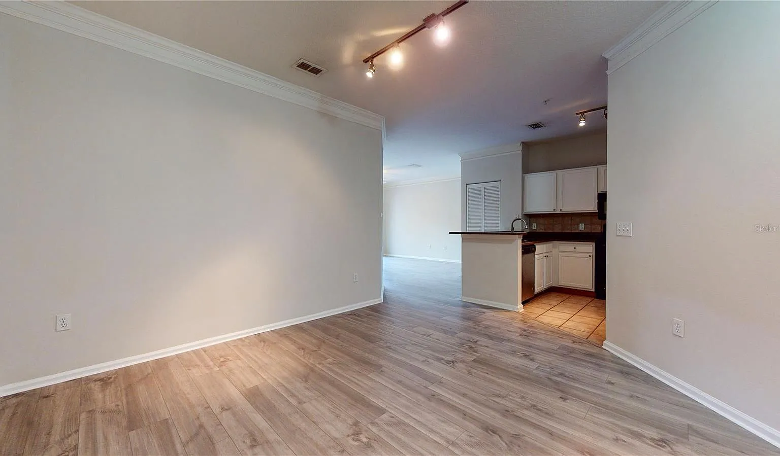 3 bed, 1401 sqft, $2,200 — Photo 2