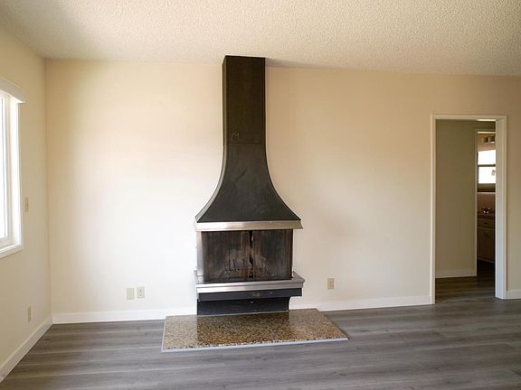 4th image of 400 E Fairview Ave #B