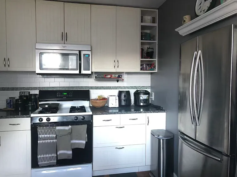 4 Falkland St #2 — Photo 4