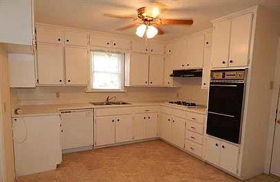 5th image of 1105 S Avondale St