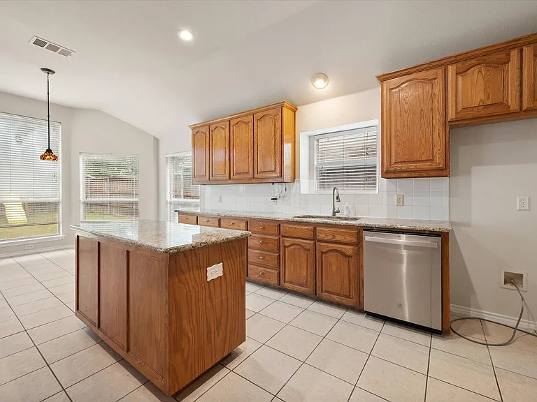 6103 Sea Island Trl — Photo 9