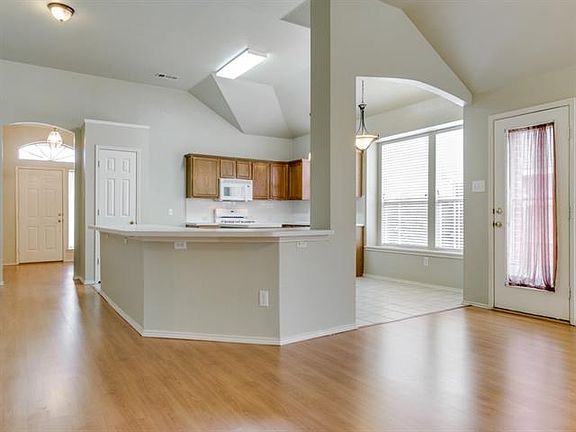 5th image of 303 Mary Pat Dr