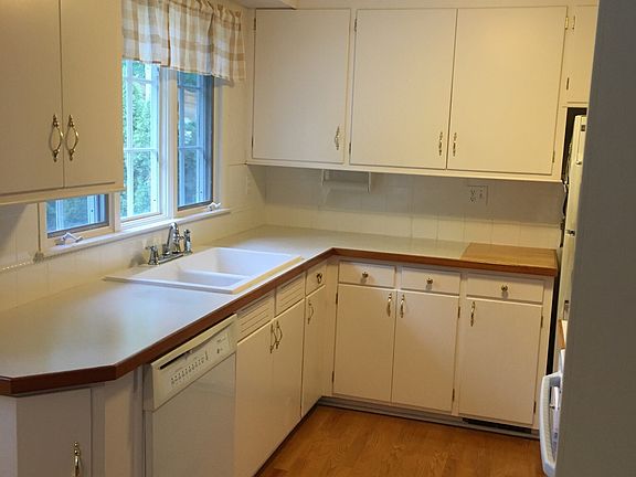 2nd image of 5 Woodcroft Ln