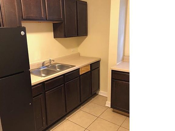 4th image of 9006 S Escanaba Ave #B