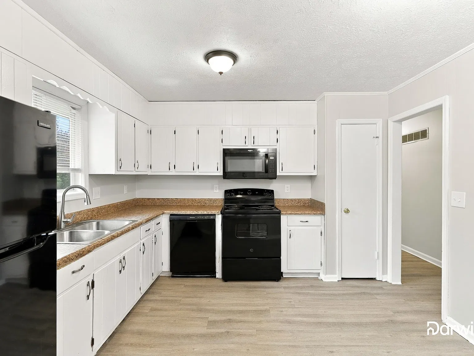 4 bed, 2.0 bath, 1242 sqft, $2,070 — Photo 3