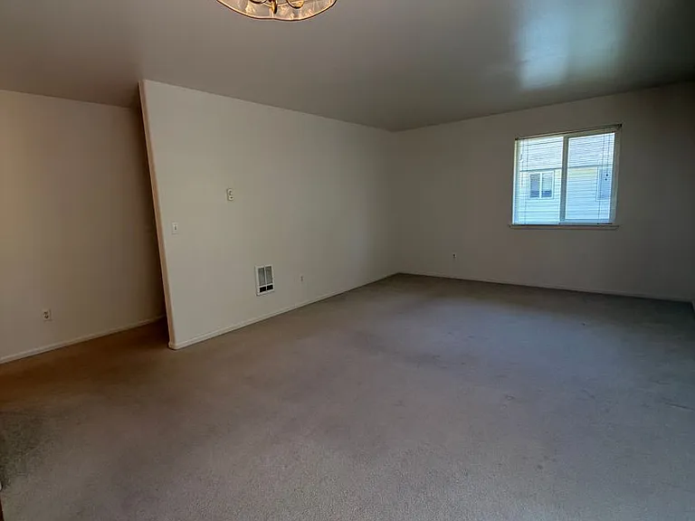 1683 Ono Ave — Photo 6
