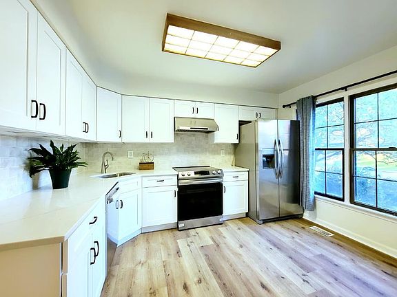 3rd image of 56 Tudor Ct