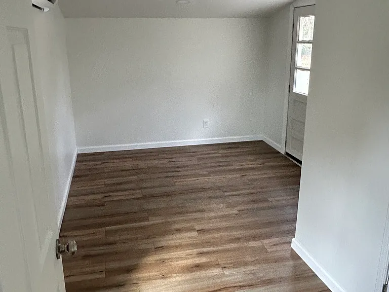 398 University Dr #B — Photo 3