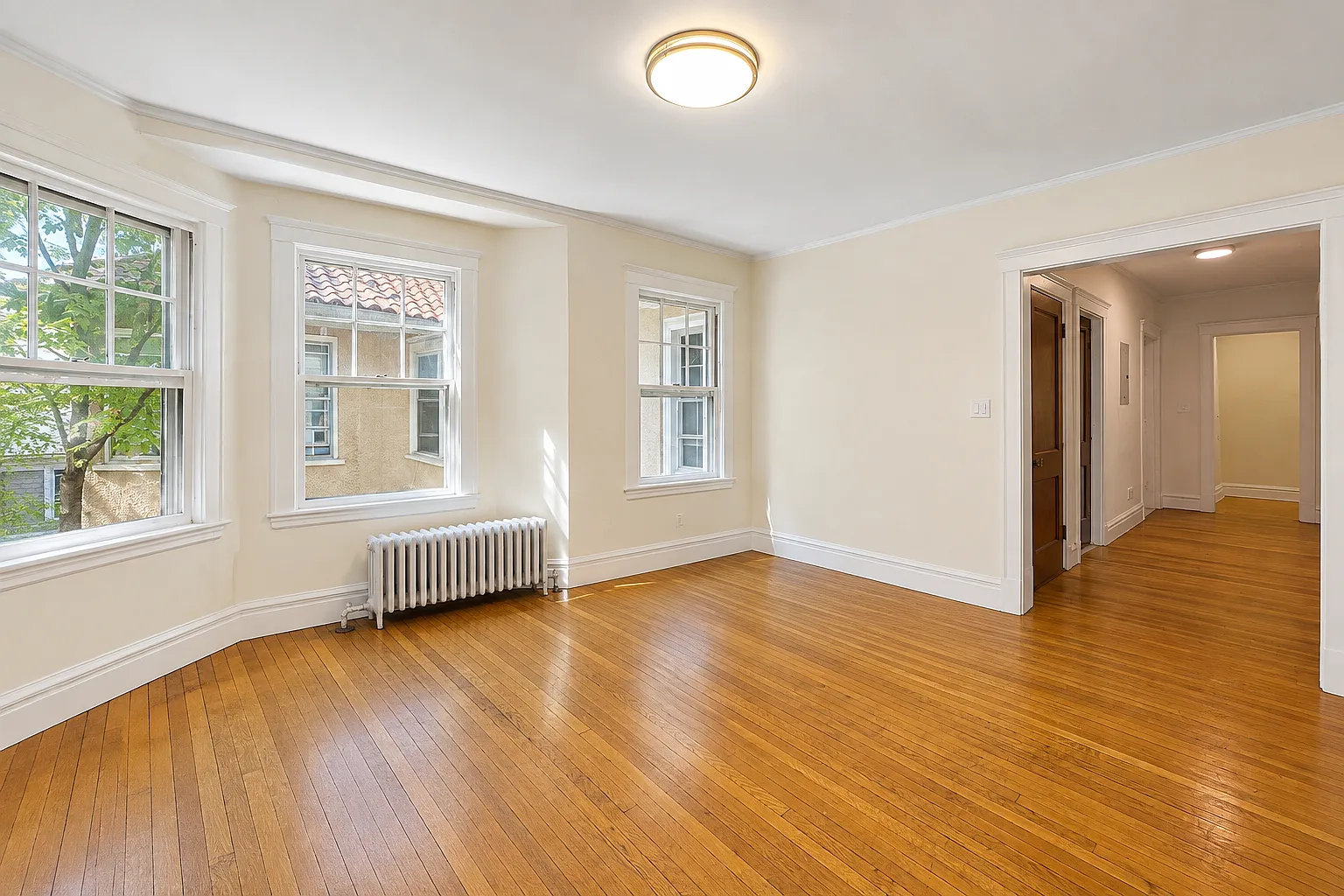 4 bed, 2500 sqft, $4,300 — Photo 2
