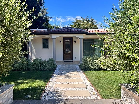 2nd image of 981A Manor Way