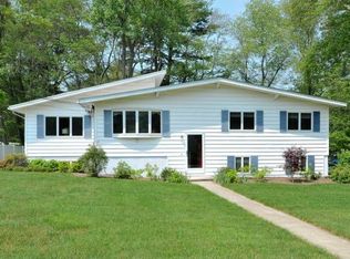 3 Bates St, Burlington, MA 01803