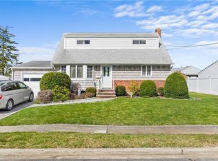 37 Radcliffe Ave, Farmingdale, NY 11735