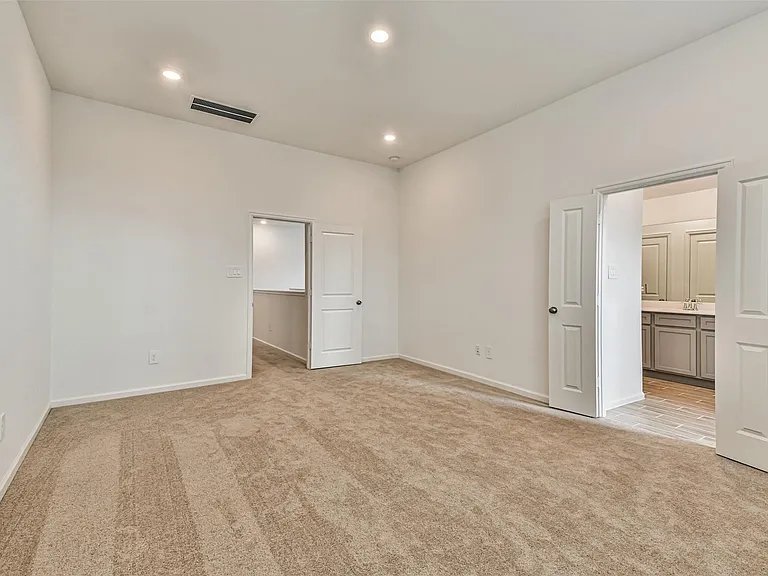 678 Royal Arch — Photo 23