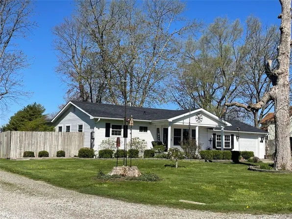 1207 S 2nd Ave, Hoopeston, IL 60942
