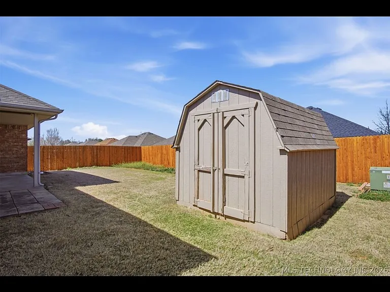 605 E Linden Ln — Photo 28