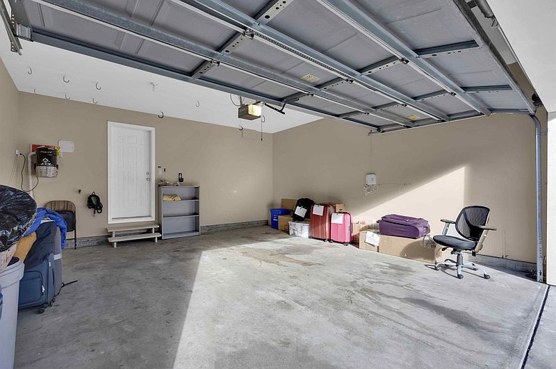 Surrey Townhouse for rent - 5 Bedrooms — photo 15