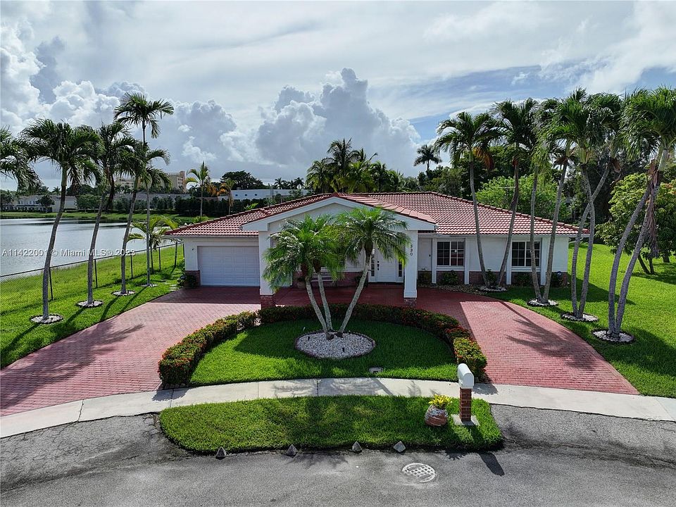 1st image of 330 Golfview Dr