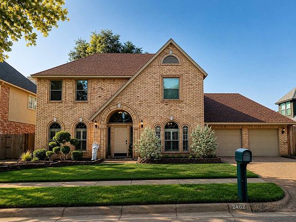 3rd image of 2902 Redstone Dr