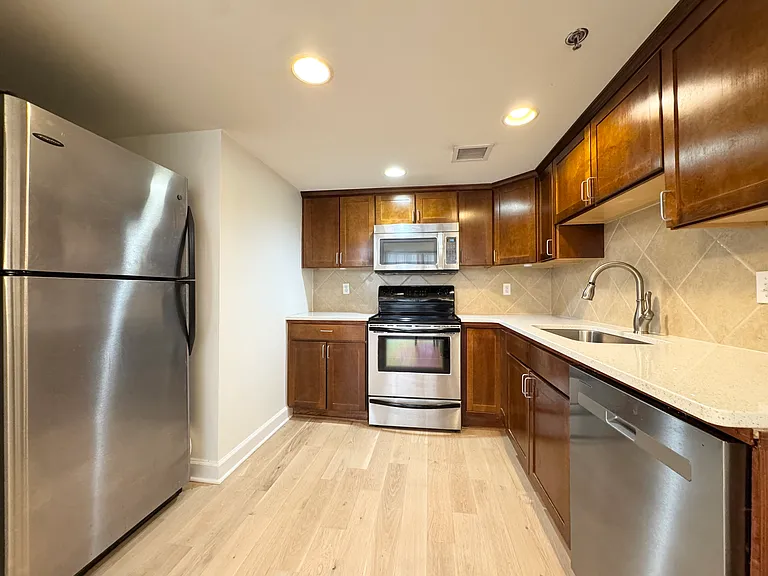 600A Admiral Blvd #807A — Photo 3