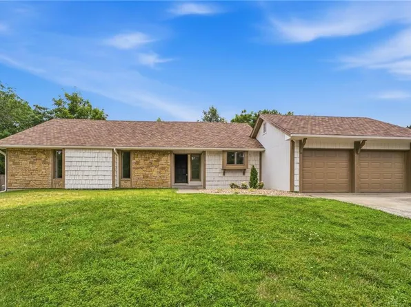 219 NW Redwood Ct, Lees Summit, MO 64064