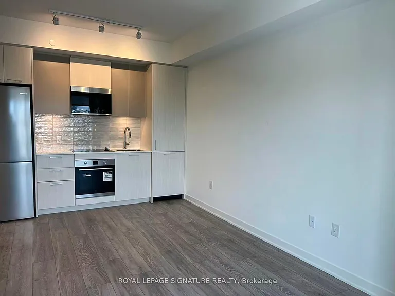 10 Oak St #2209 — Photo 3