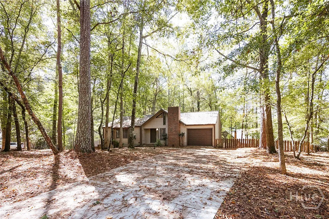 3 bed, 2.0 bath, 1368 sqft, $1,800 — Photo 3