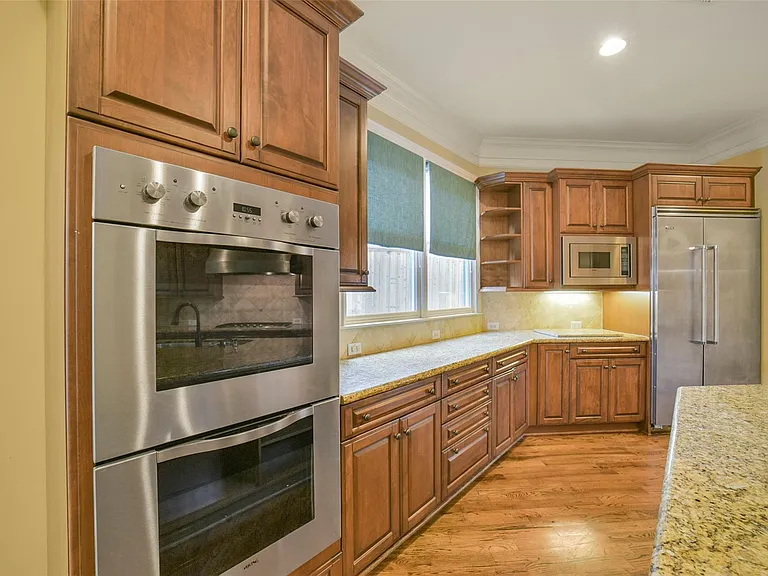 2307 Sheridan St — Photo 16