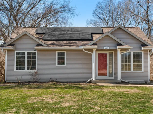 1220 E 38th St, Des Moines, IA 50317