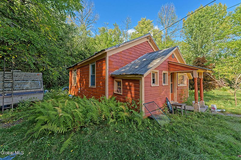 3rd image of 264 Finley Road