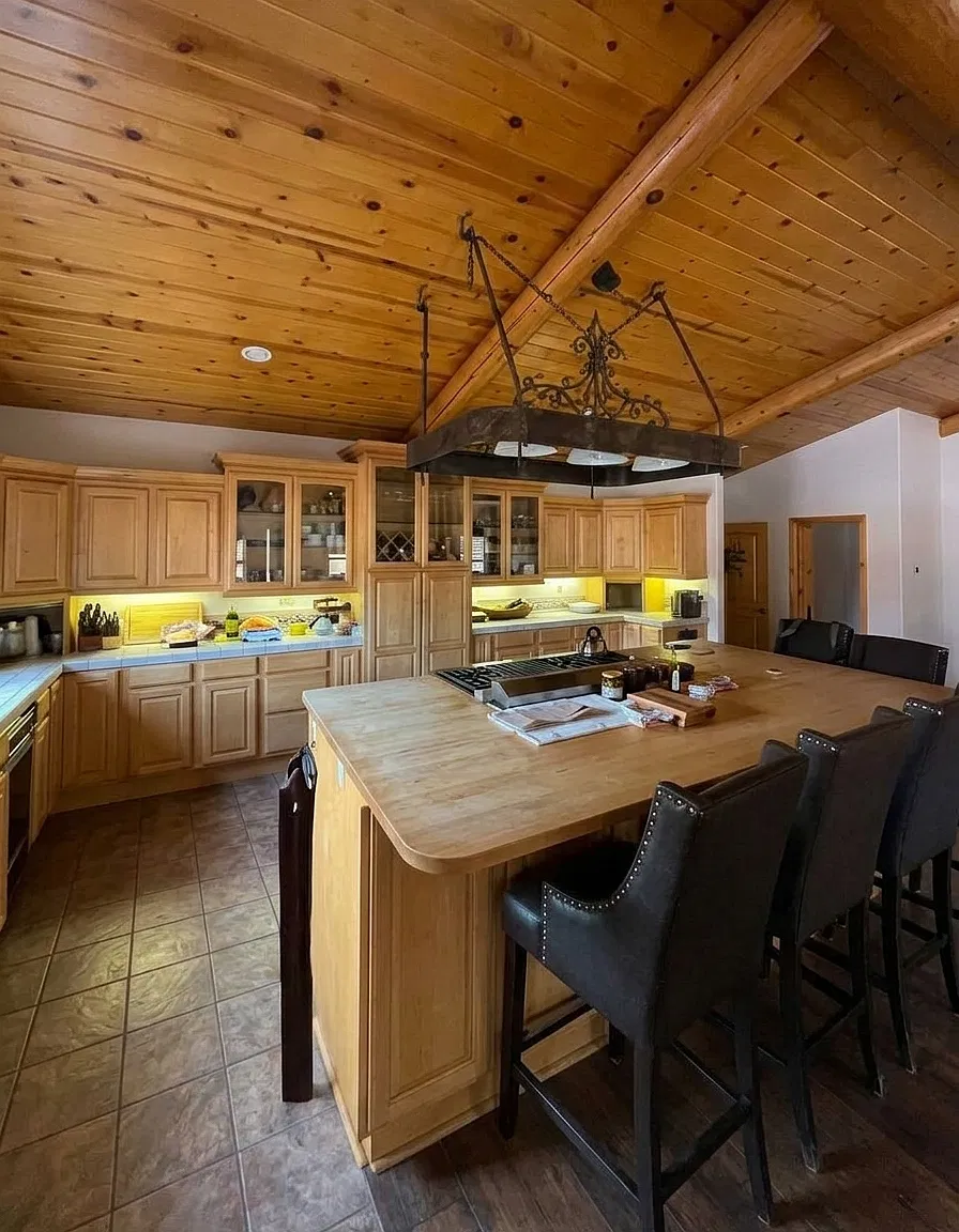 3 bed, 3.5 bath, 2000 sqft, $10,000 — Photo 4