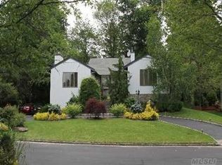 53 Bristol Dr, Manhasset, NY 11030