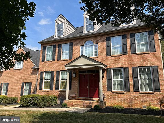 3rd image of 11003 Parkwood Dr