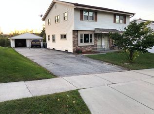 1432 Eder Ln, West Bend, WI 53095