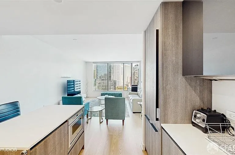 338 Main St #18H — Photo 8