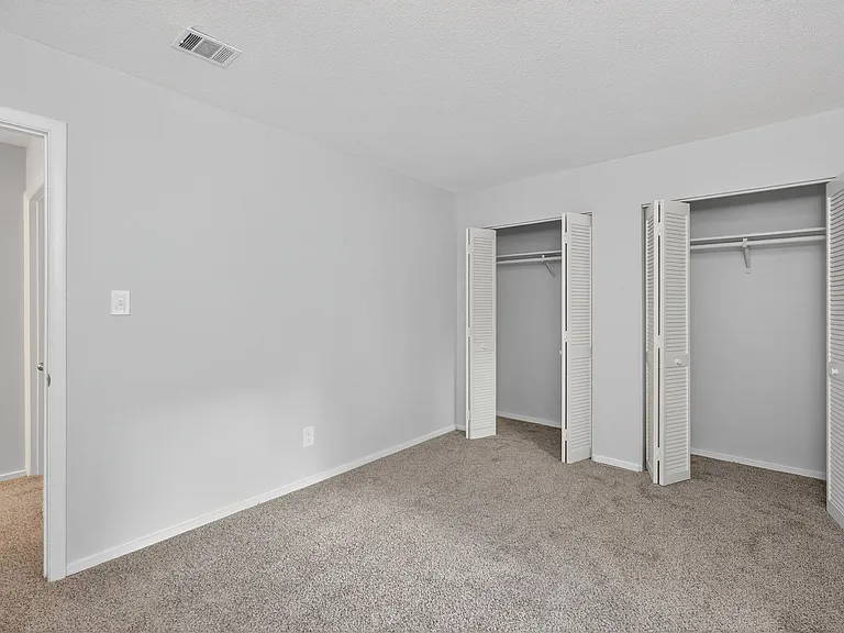Sawbranch Apartments — Photo 63