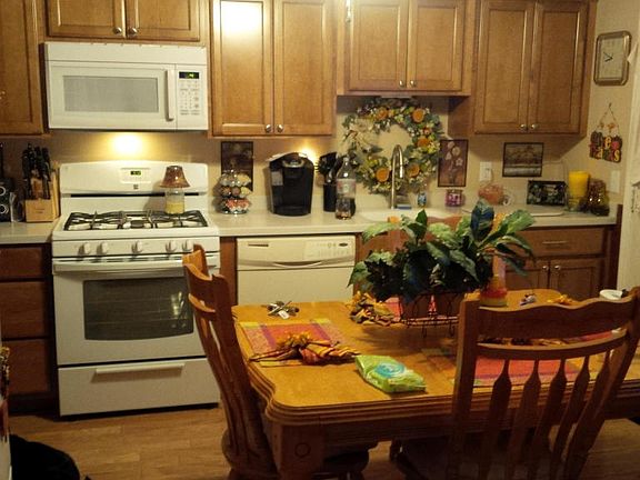 3rd image of 102 Maine St