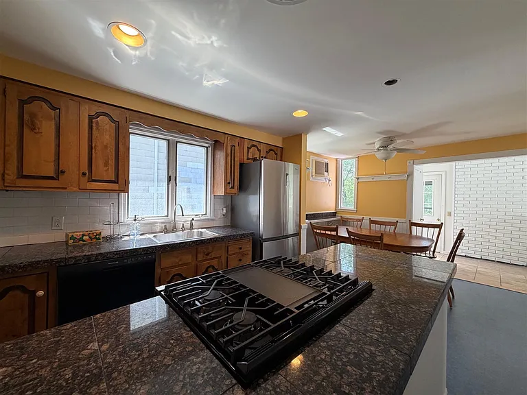 57 Clarendon Ave #1 — Photo 29