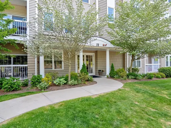 11 Morgan Dr Unit 205, Natick, MA 01760