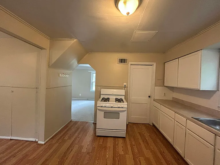 6160 McGuire St — Photo 5