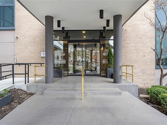 3rd image of 4545 Wornall Rd APT 1210