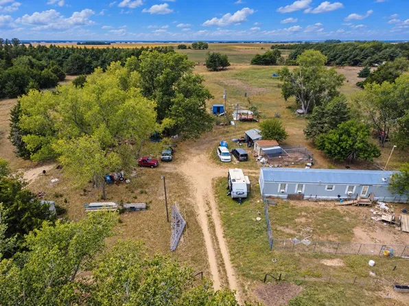 437 Comanche Rd, Great Bend, KS 67530