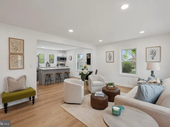 8467 Renalds Ave, Marshall, VA 20115