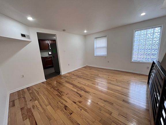 4th image of 934 New Market St #O4