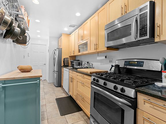 5th image of 43 W 76th St #Ab