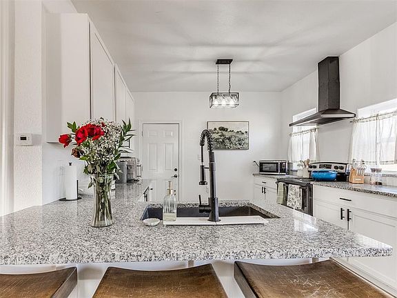 4th image of 901 NW 30th St