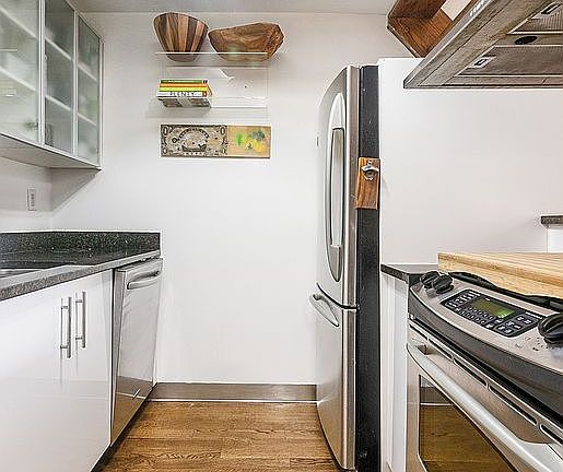 4th image of 395 S 2nd St APT 5
