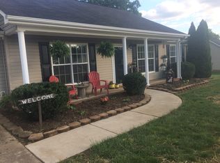 4433 Granfloral Dr, Hickory, NC 28602
